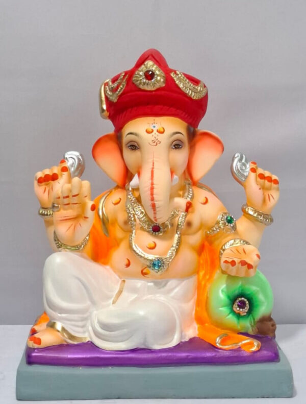 Peshve Pose Ganesh with Tilak Pagadi-White(B1-19)